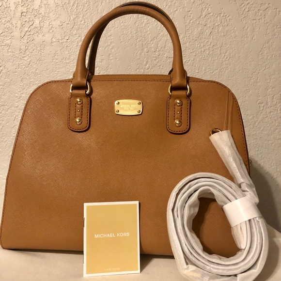 MICHAEL Michael Kors Handbags - 💕LARGE Michael Kors Saffiano Purse - trade
